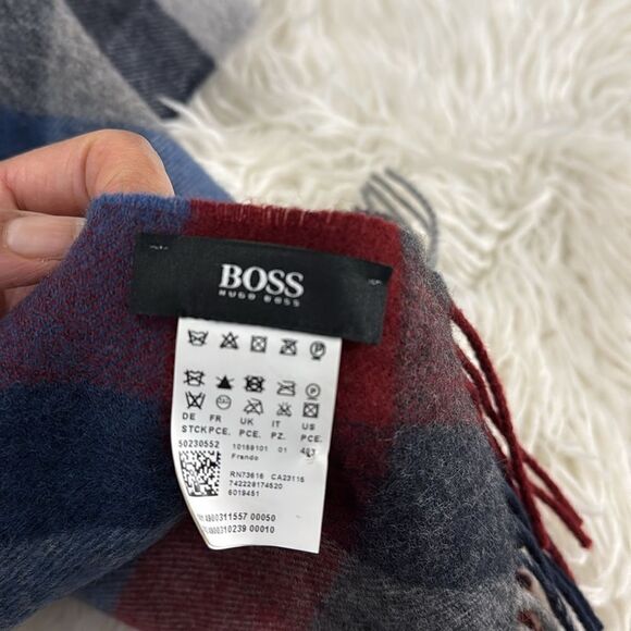 HUGO BOSS SCARF NWOT - Picture 3 of 6